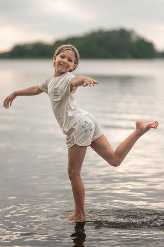 Neşeli Dostlar Şort